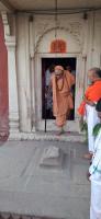 HH Swamiji performs Abhisheka at the historic Raja Ghat Temples (26.03.2025)